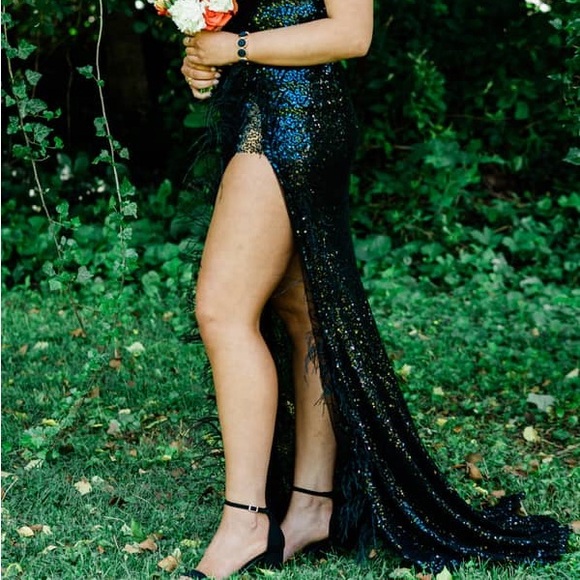 Elegant Black Sequin Evening Dress - Picture 6 of 8